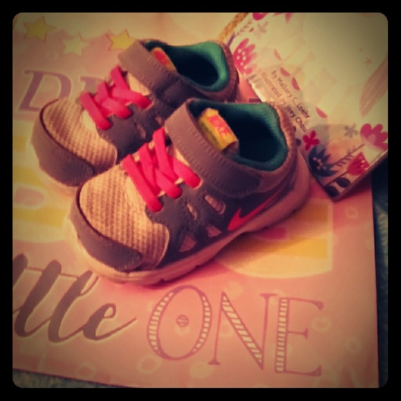 size 4 baby nike shoes